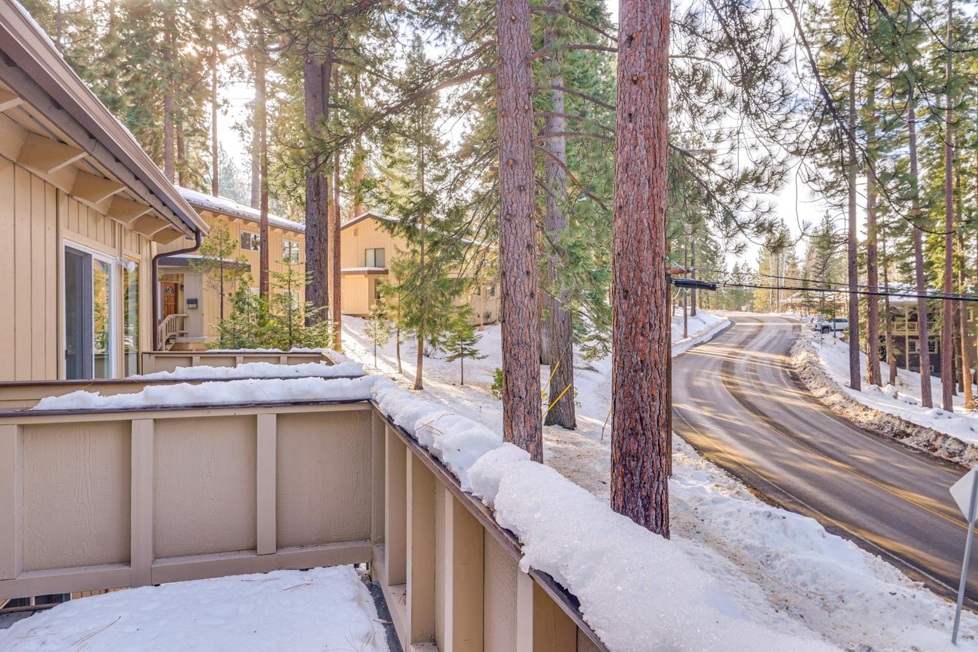 Incline Village Condo With Deck 1 Mi To Lake Tahoe Экстерьер фото